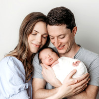 PARENTS PORTRAITS IN NEWBORN CLASSIC SESSION